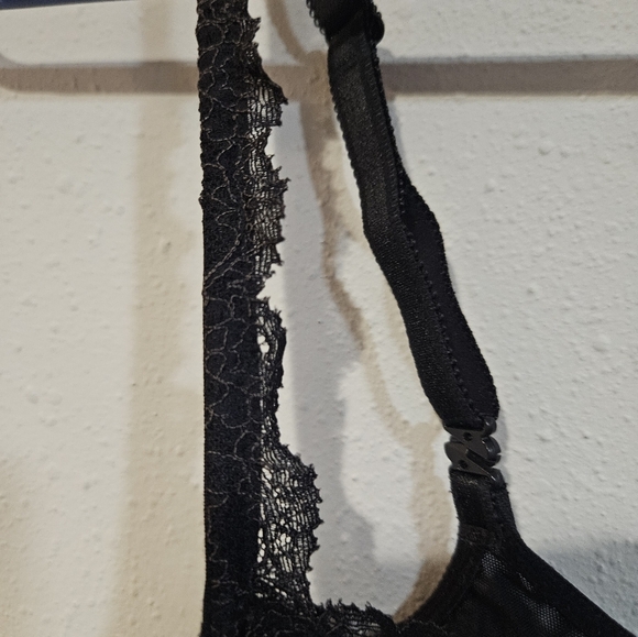 Victoria Secret Black Lace Bra - Picture 5 of 8